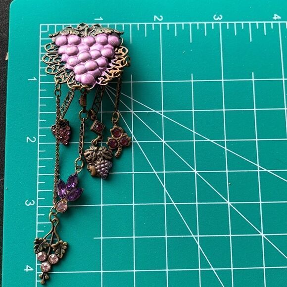 Banana Bob Fruit of the vine theme shoulder duster grape earrings clip back - Picture 12 of 12